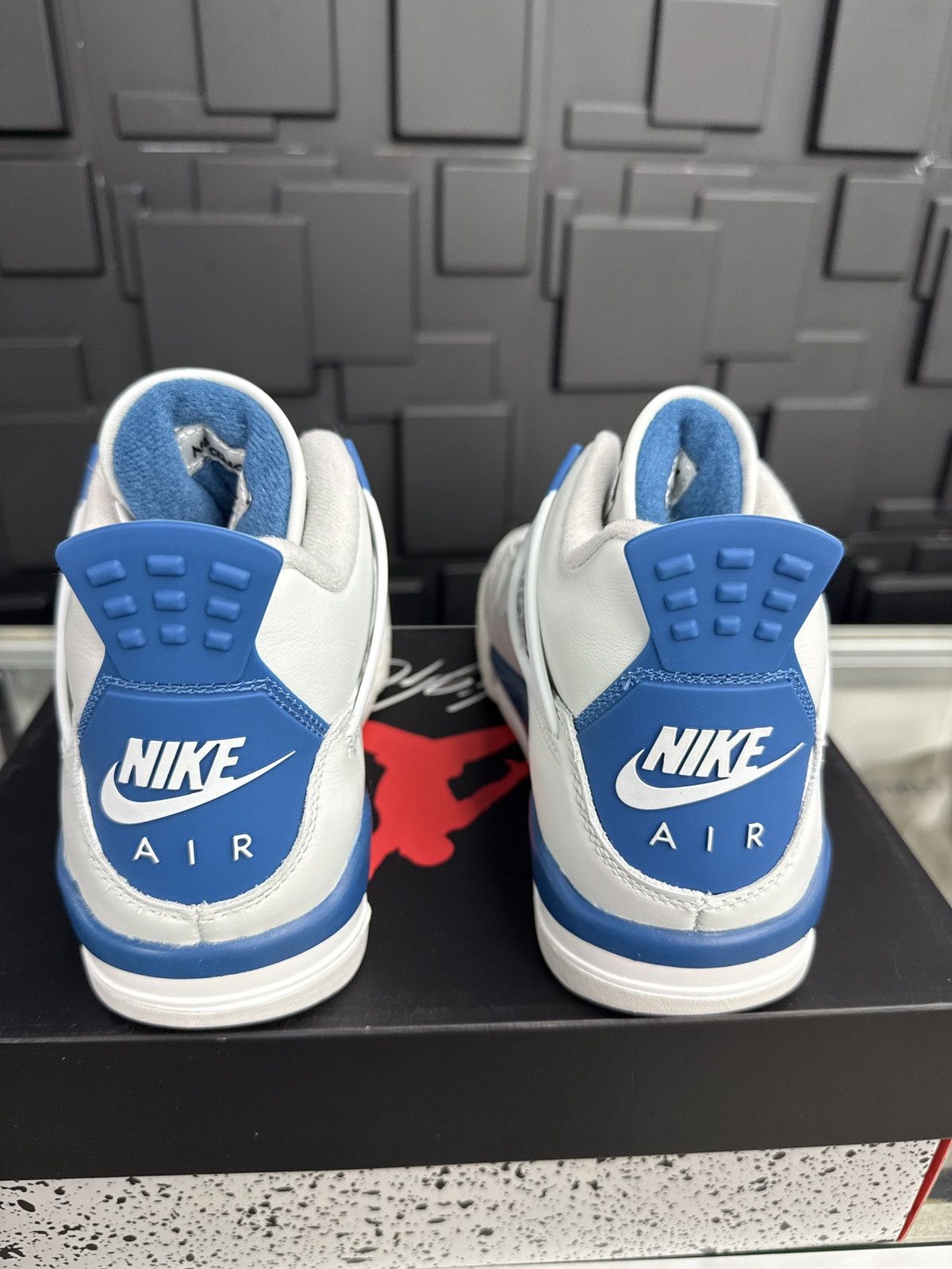 Jordan Brand Jordan 4 Retro Military Blue (GS) Size US 5 / EU 37 - 4 Thumbnail