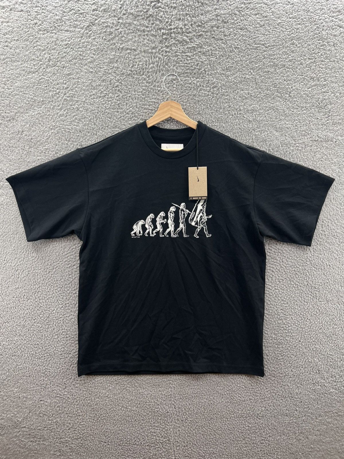 Nike Nike Sneaker Evolution T-Shirt Black Unisex Large FN4254-010 Size US L / EU 52-54 / 3 - 1 Thumbnail