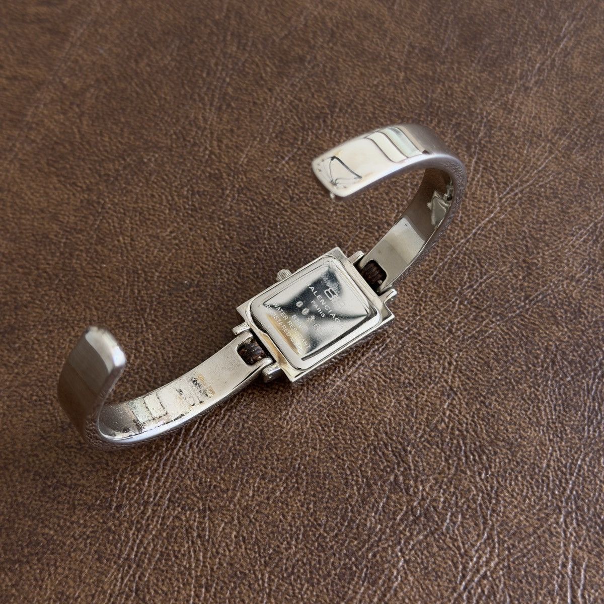 Balenciaga Vintage Navy Blue Rectangle Dial Engraved Bangle Watch Size ONE SIZE - 6 Thumbnail