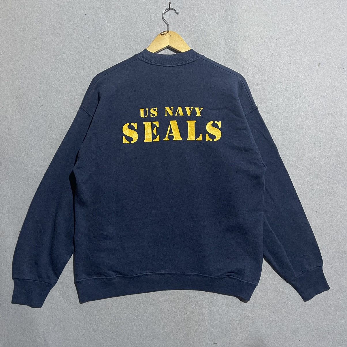 Fruit Of The Loom 1990s US Navy SEALs Sweatshirt Military Crewneck Size US L / EU 52-54 / 3 - 1 Thumbnail