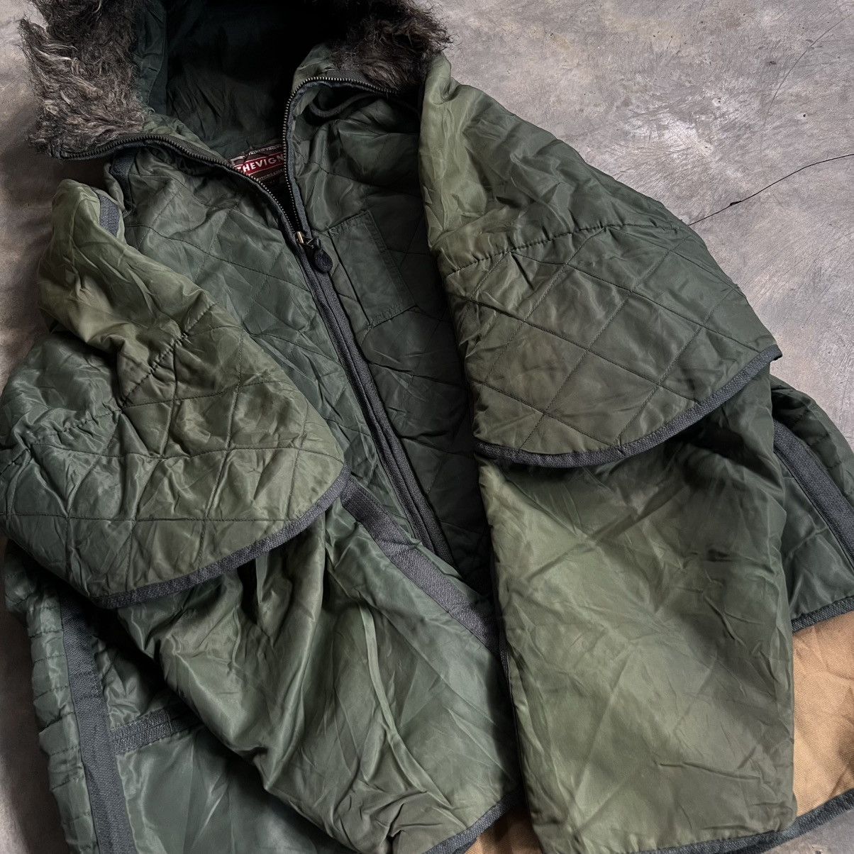 Chevignon 2000s Chevignon Quilted Fur Hoodie Parka Jacket Size US M / EU 48-50 / 2 - 5 Thumbnail