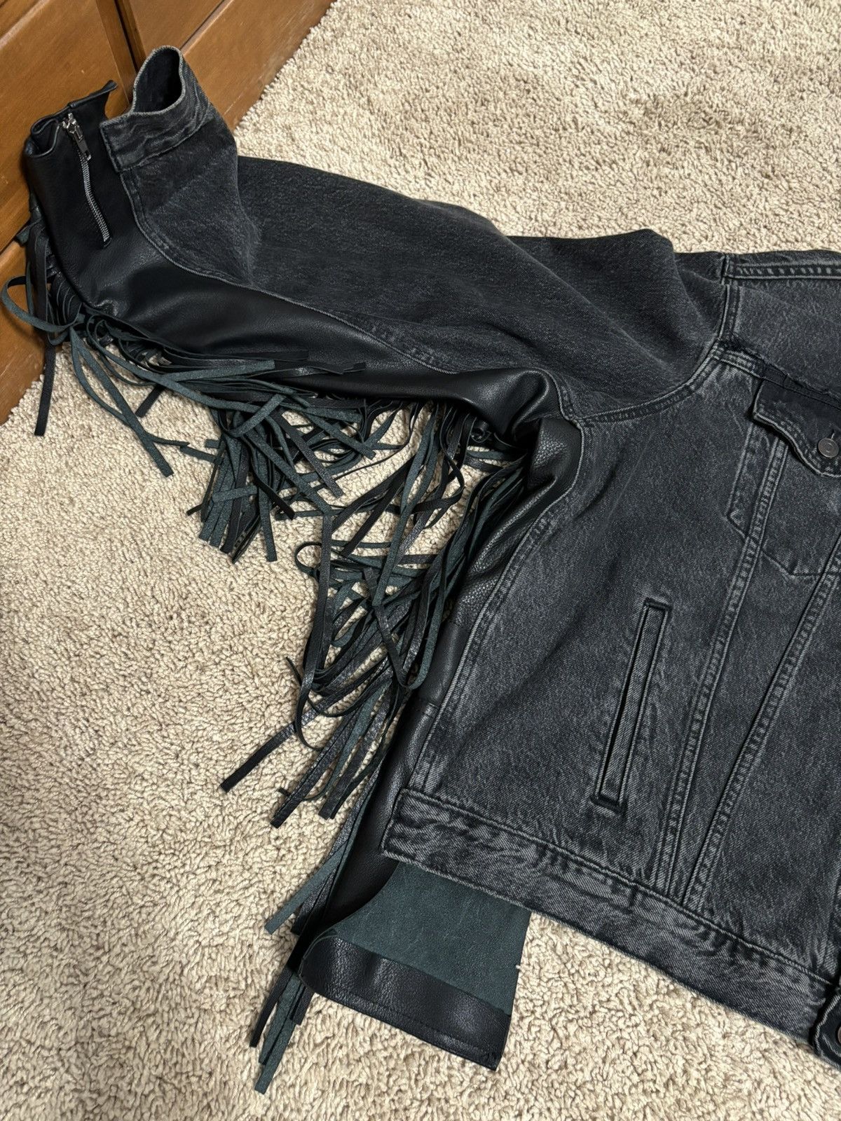 Vetements Vetements Levi’s Distressed Bovine Leather Fringe Jacket Size US XS / EU 42 / 0 - 7 Thumbnail