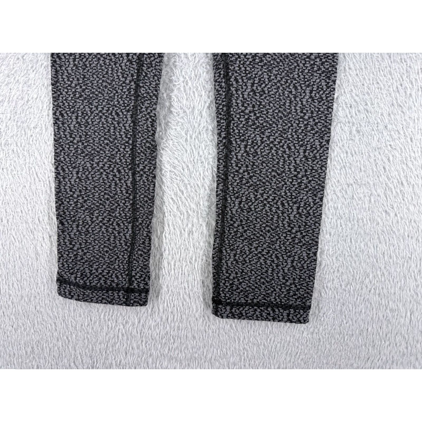 Lululemon Lululemon Wunder Under Cropped Pants Womens 6 Gray 21.5" Digi Pixie W6AASS Yoga Stretch Athletic Casual Camouflage Nylon Microfiber Inseam 21.5 in Size 28" / US 6 / IT 42 - 2 Thumbnail
