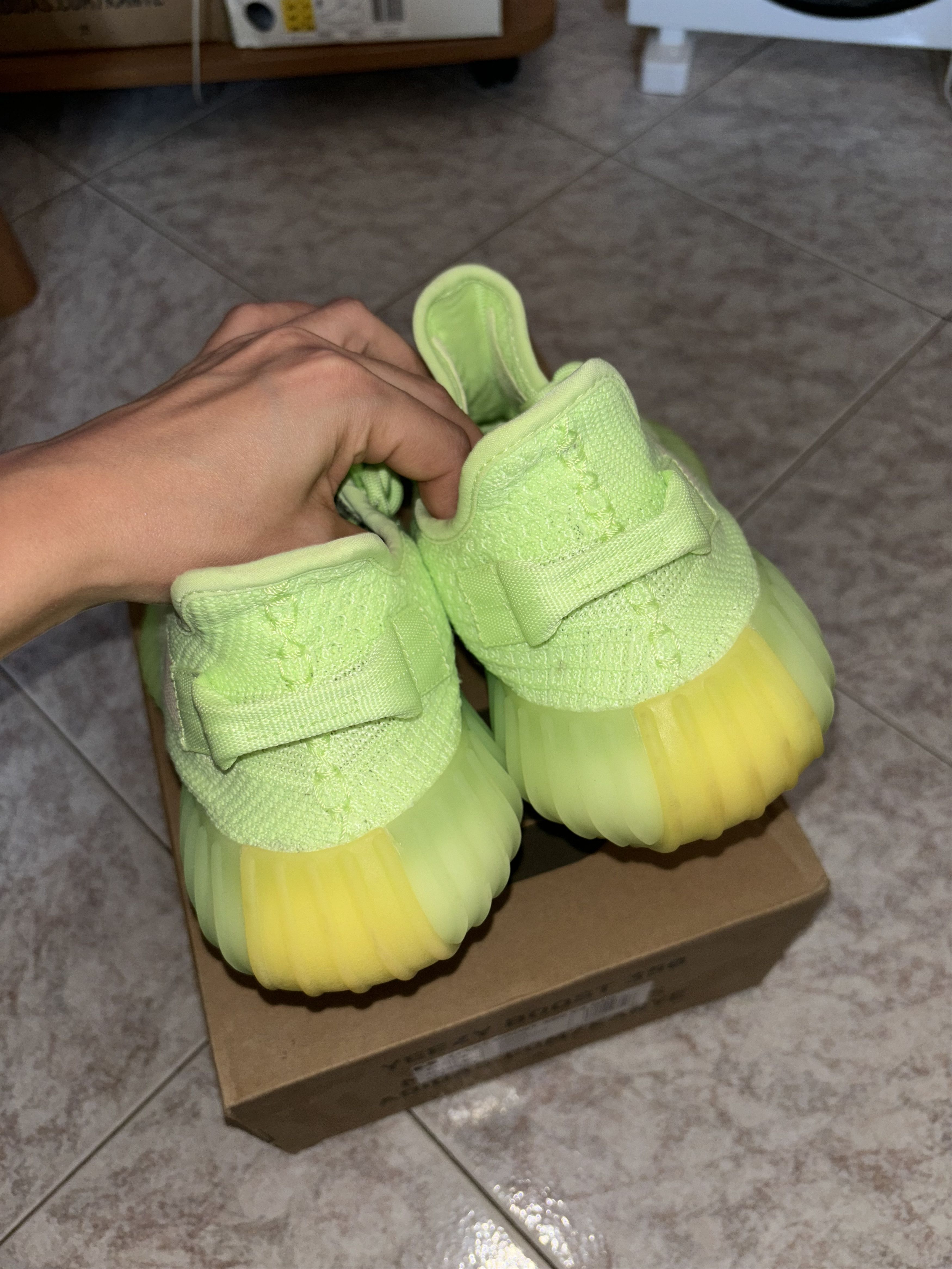 Yeezy Adidas yeezy boost 350 V2 glow in the dark Size US 9.5 / EU 42-43 - 4 Thumbnail