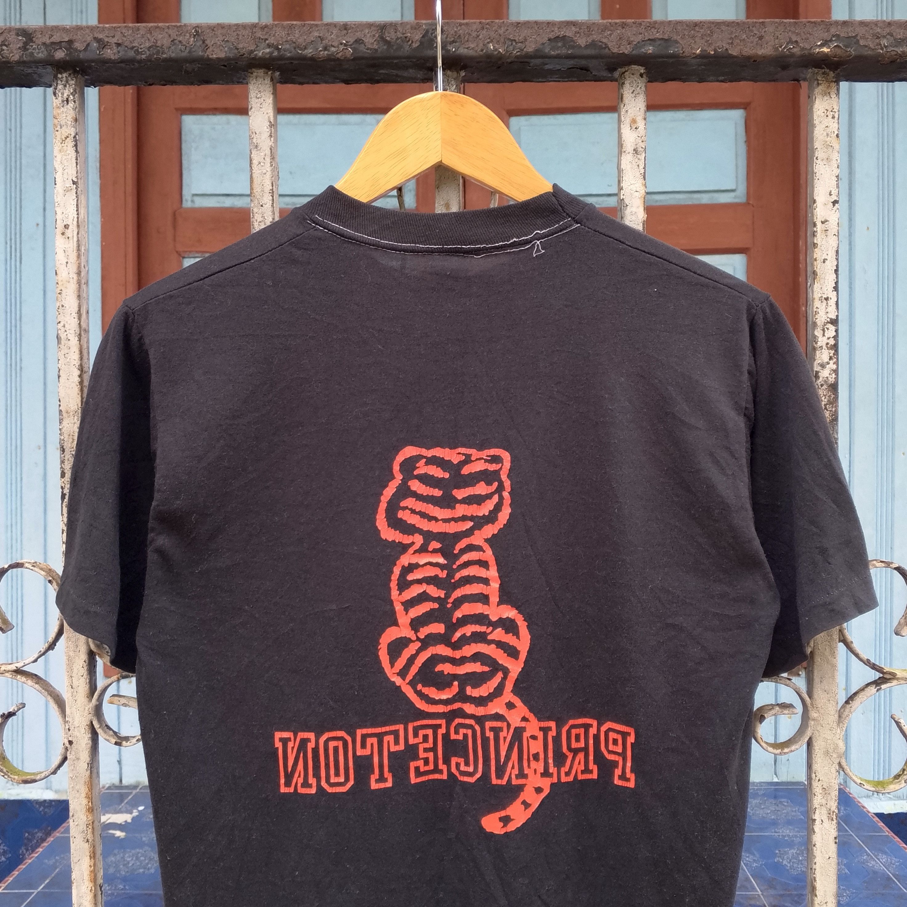 Vintage Vintage Princeton University Mirror Print Tshirt Size M Size US M / EU 48-50 / 2 - 4 Thumbnail
