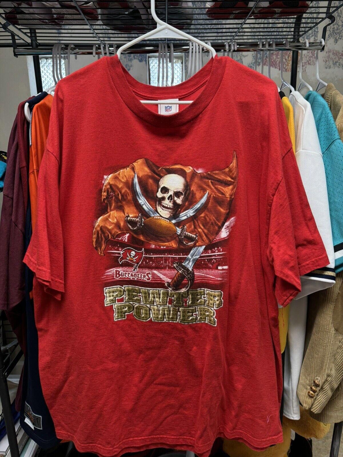 NFL × Vintage Vintage NFL Tampa Bay Buccaneers Tshirt Size US XL / EU 56 / 4 - 1 Thumbnail