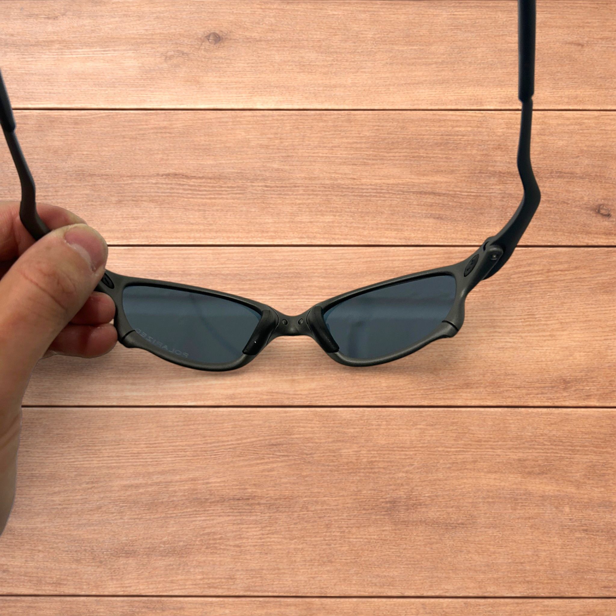 Japanese Brand Metal frame polarised sunglasses in black frame red lens. Size ONE SIZE - 7 Thumbnail