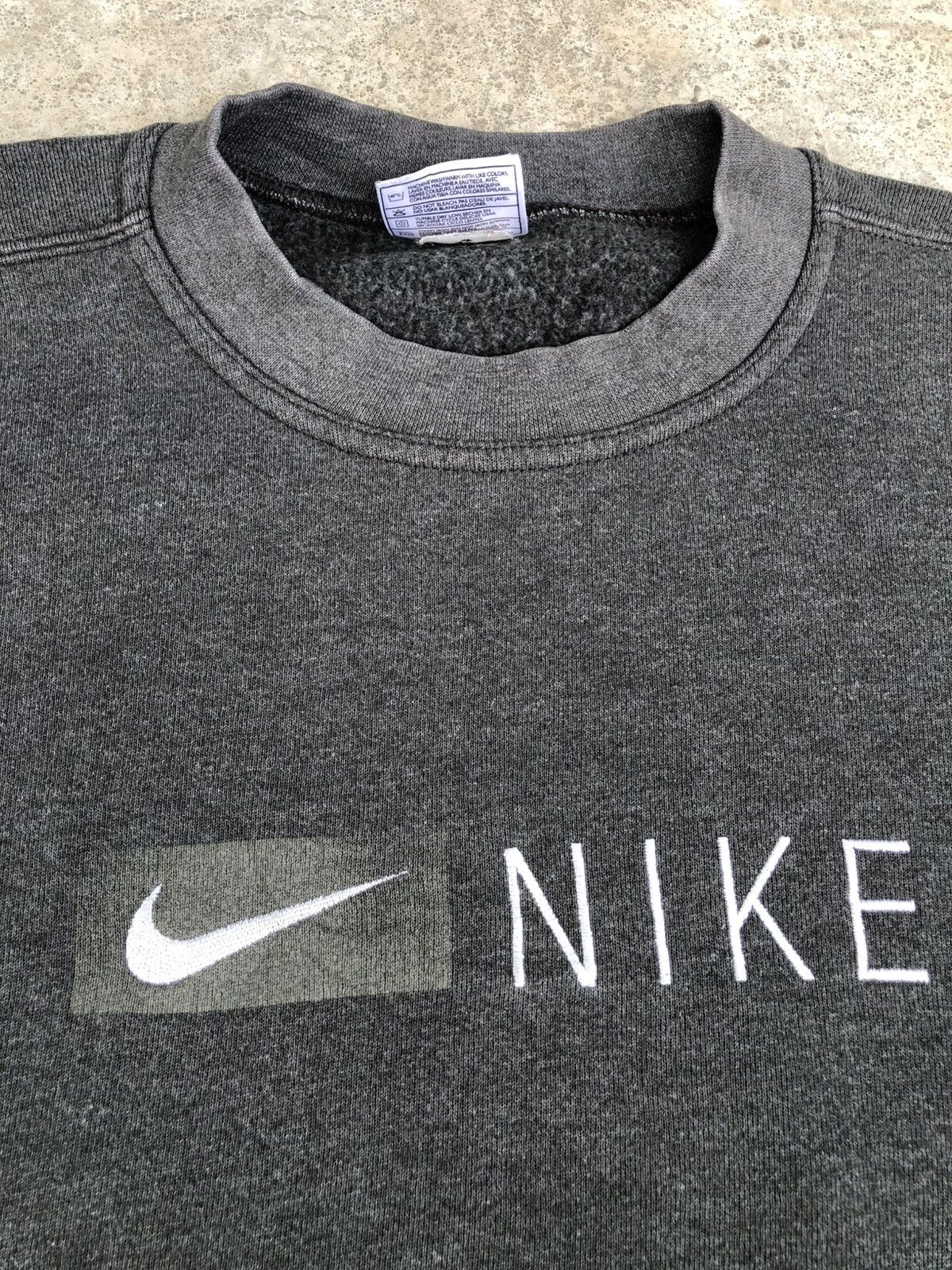 Nike Vintage Nike Embroidered Logo Sweatshirt Size US L / EU 52-54 / 3 - 13 Thumbnail
