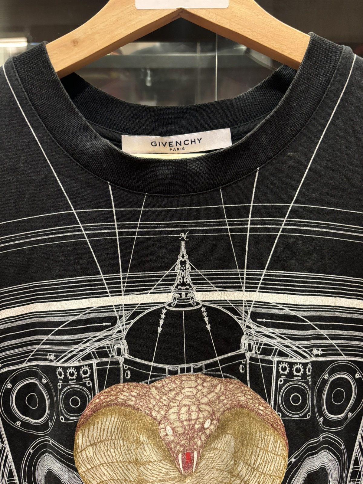 Givenchy Givenchy Cobra Graphic Shirt Black Size US S / EU 44-46 / 1 - 3 Thumbnail