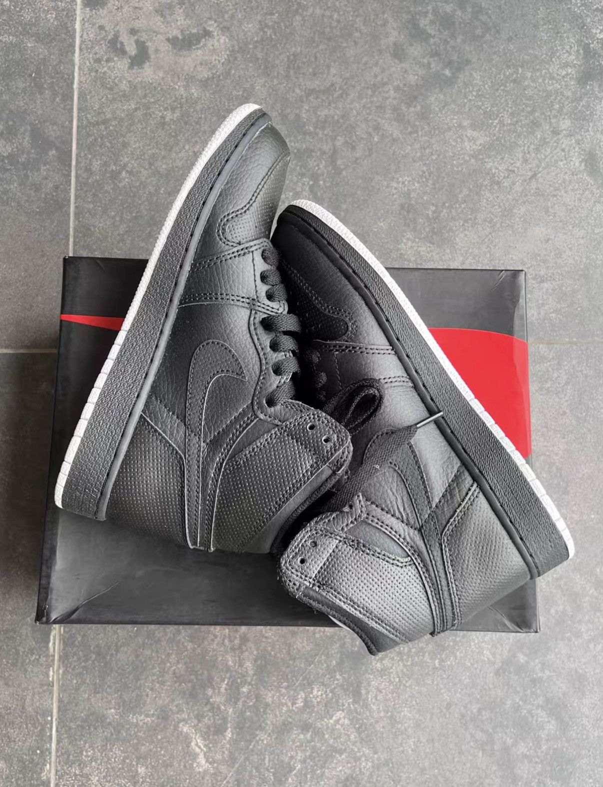 Jordan Brand Air Jordan 1 High Solid black leather upper J42 Size US 4.5 / IT 34.5 - 5 Thumbnail