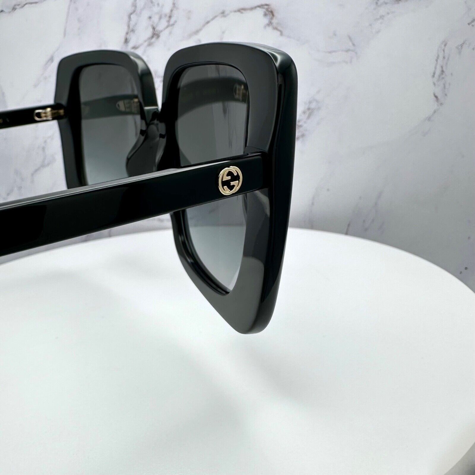 New Gucci Sunglasses Black Square Gold Interlocking GG