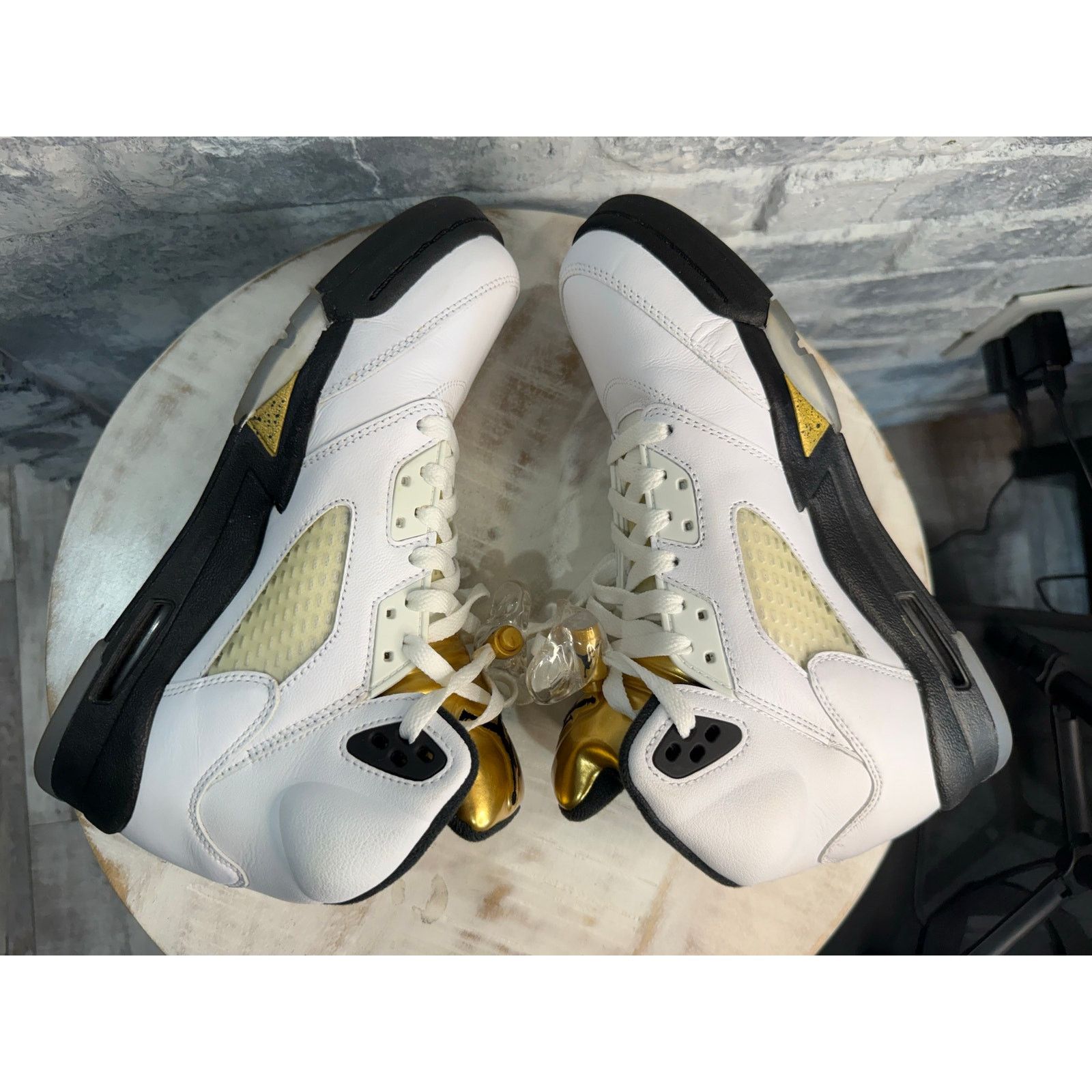 Jordan Brand Jordan 5 Retro Olympics Size 7 Size US 7 / EU 40 - 6 Thumbnail