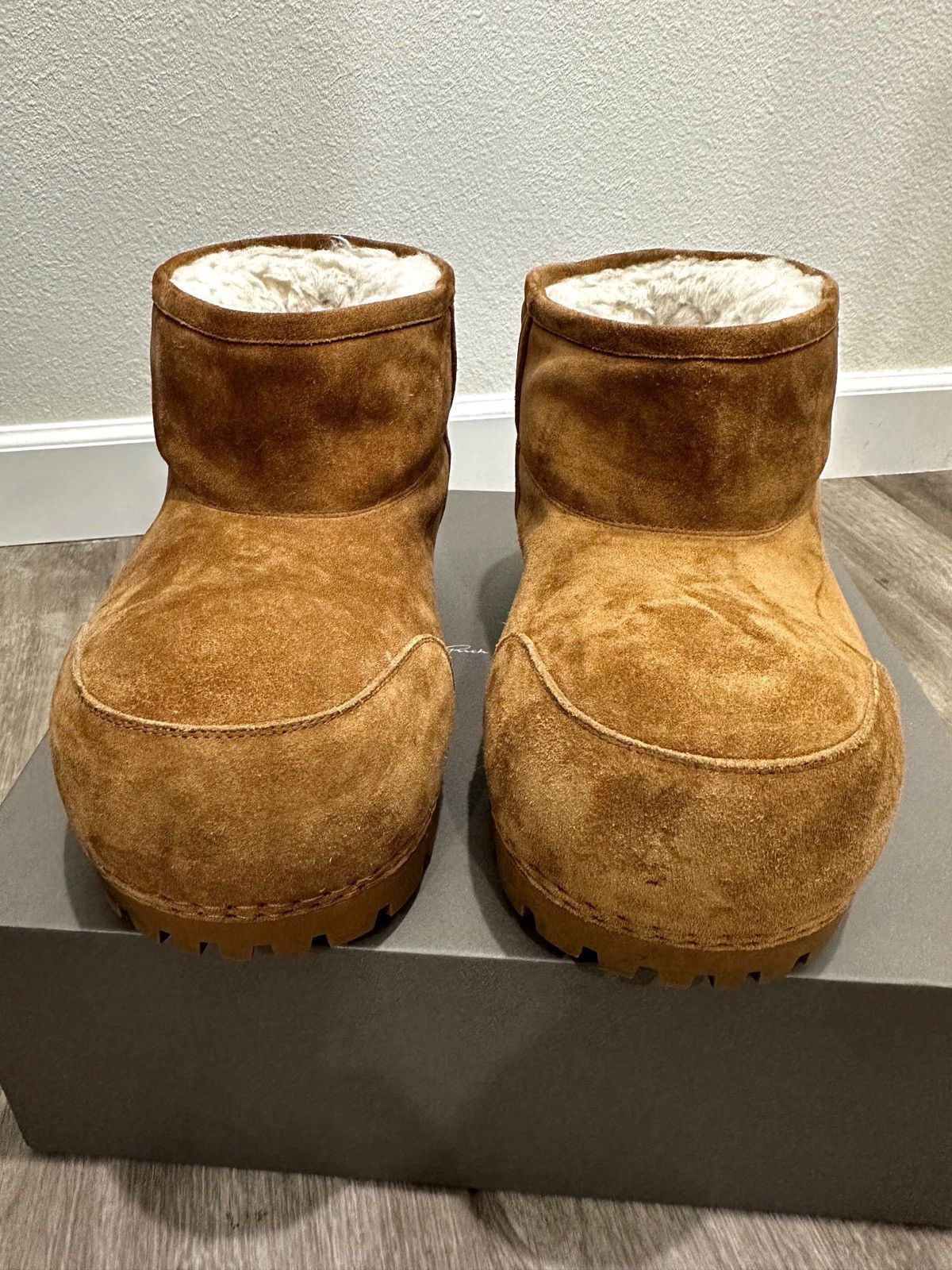 Balenciaga Balenciaga Alaska Brown Fur Low Boots Size US 5.5 / EU 38 - 2 Thumbnail