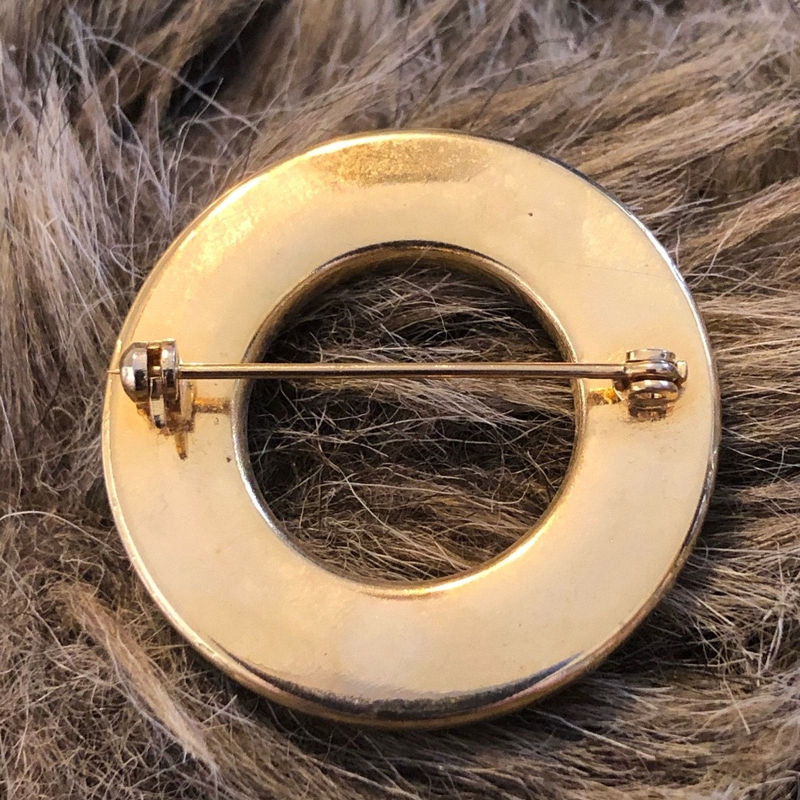 Vintage Vintage greenstone chip gold plated wreath brooch Size ONE SIZE - 2 Thumbnail