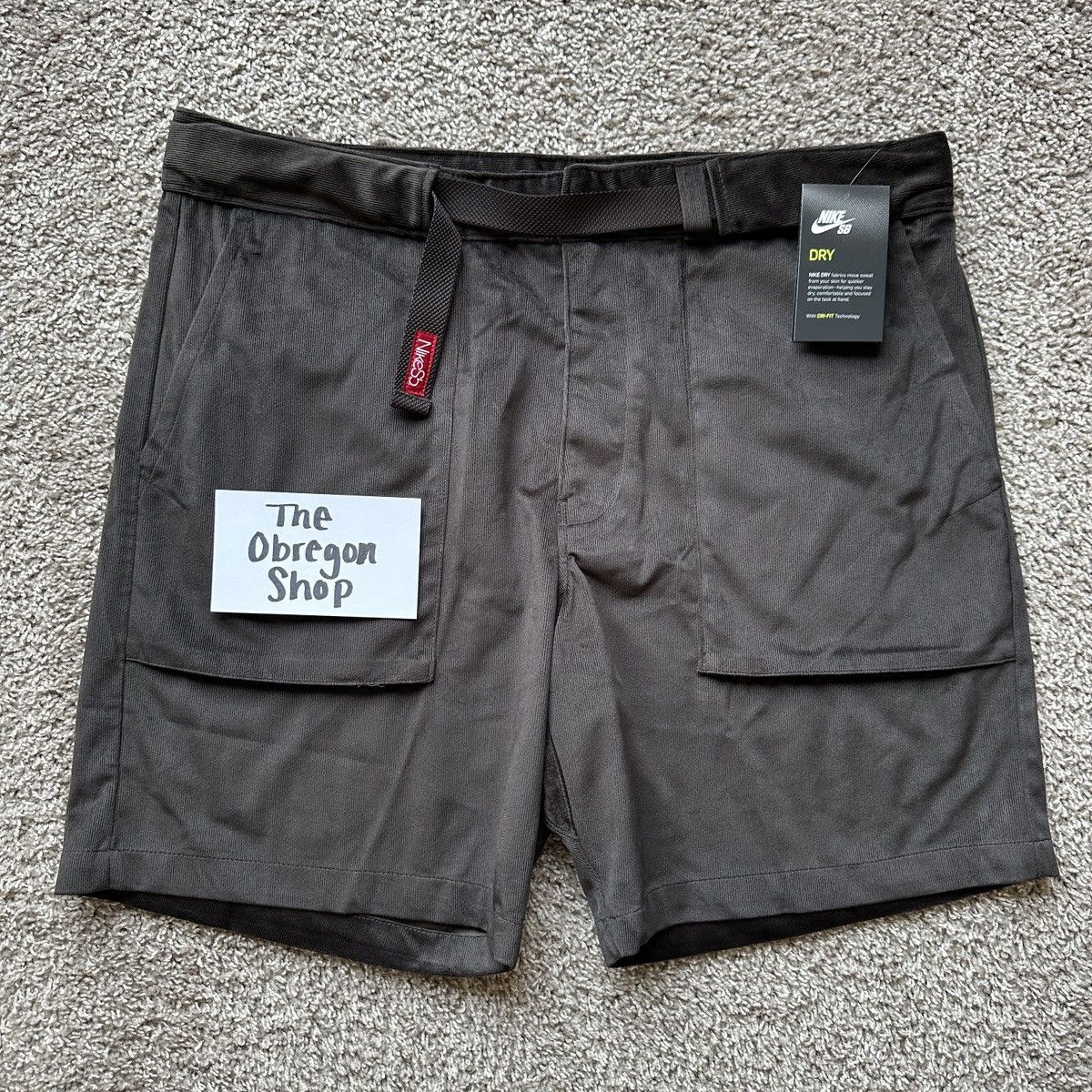 NIKE SB DRI FIT VELVET CORDUROY SKATEBOARDING SHORTS LARGE