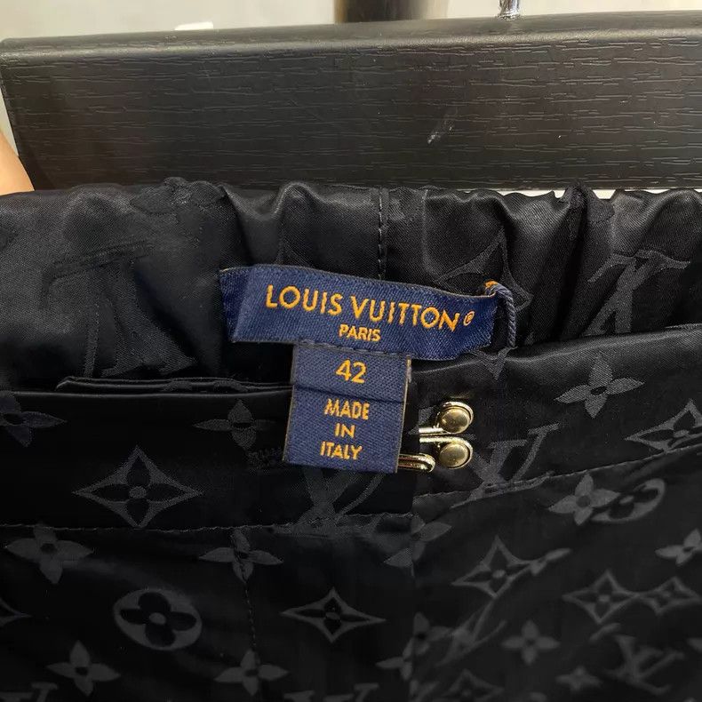 Louis Vuitton Louis Vuitton Full logo printed casual pants Size US 42 / EU 58 - 5 Thumbnail