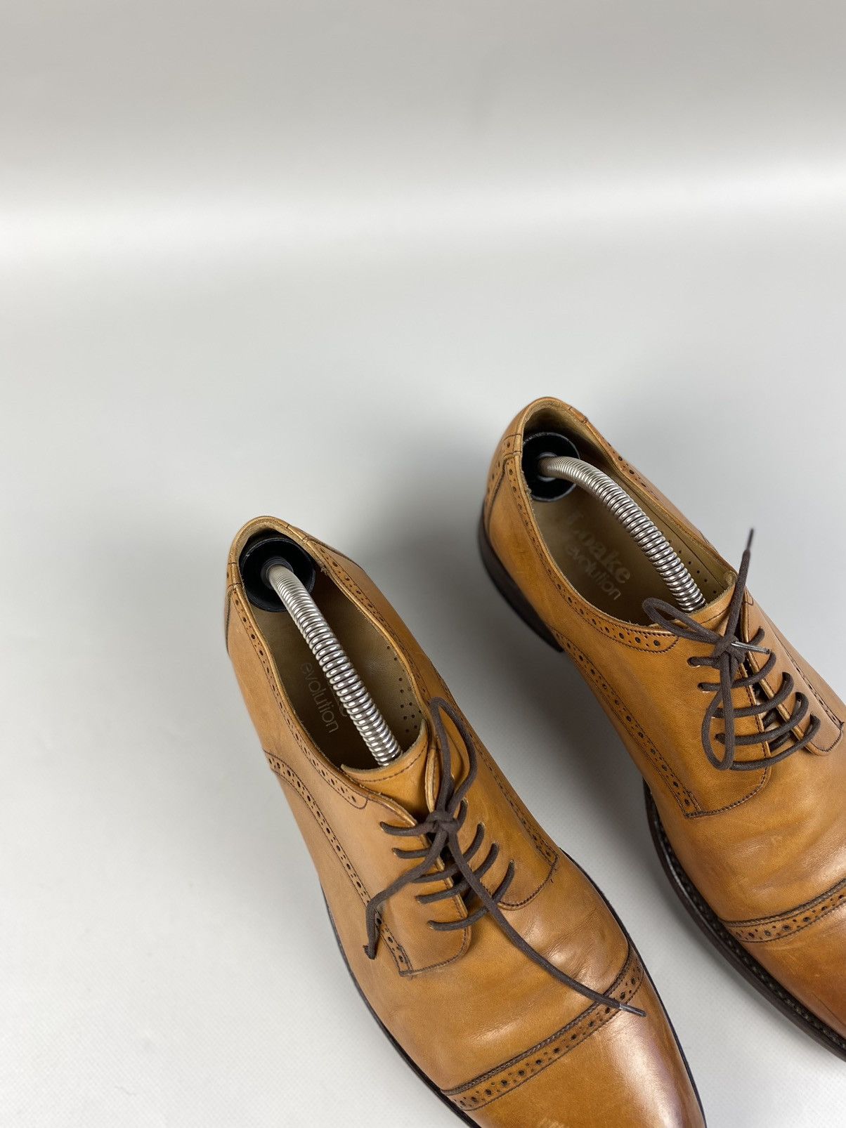Loake Loake Guilhall men’s leather Oxford formal shoes Size US 9.5 / EU 42-43 - 5 Thumbnail