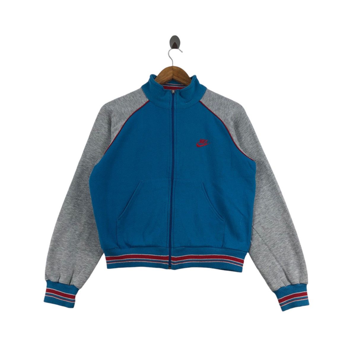 Nike × Vintage Vintage 90s NIKE Blue Tag Sweater Crop Streetwear Size L / US 10 / IT 46 - 1 Thumbnail