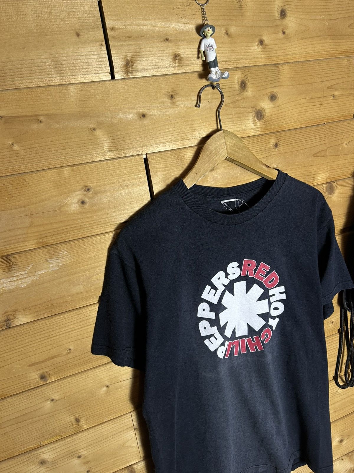 Vintage Vintage 00s Red Hot Chili Peppers faded t shirt Size US M / EU 48-50 / 2 - 2 Thumbnail