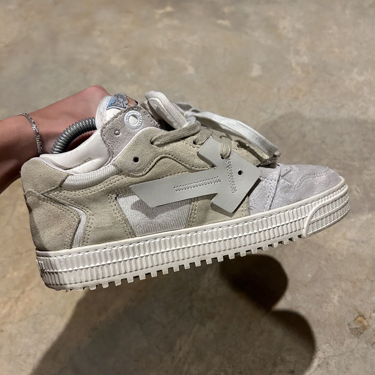 Designer × Off-White Off-White Off Court 3.0 Floating Arrow Sneakers US 5 Size US 5 / EU 37 - 5 Thumbnail