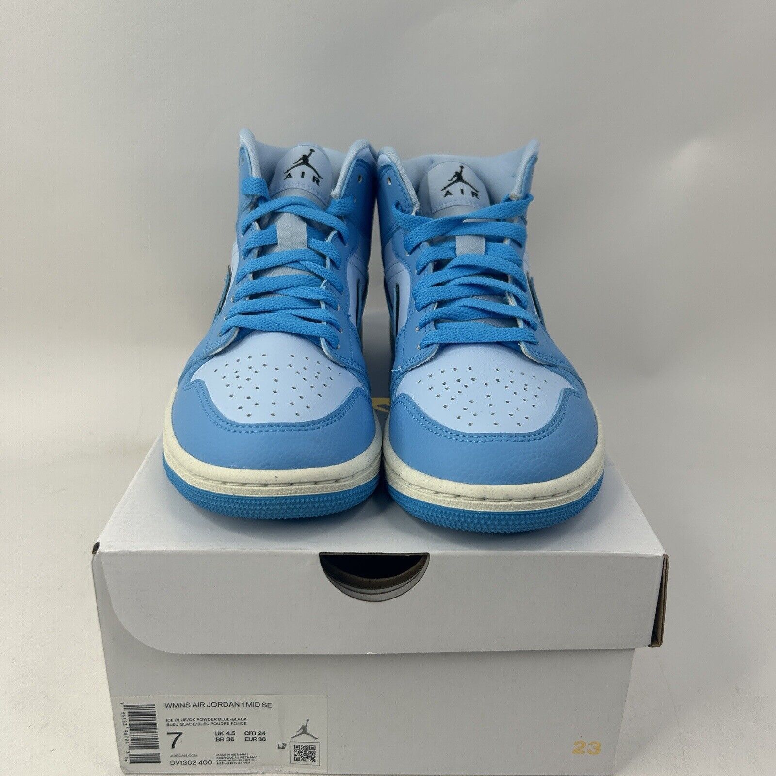 Nike Nike Air Jordan 1 Mid SE WMNS “UNC/Ice Blue” 2024 Size US 7 / IT 37 - 2 Thumbnail