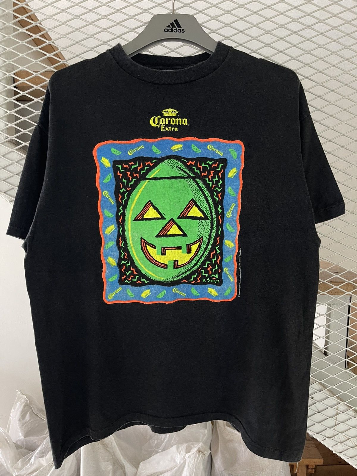 Vintage Vintage 90s Corona Extra Halloween"Lime Lantern" Graphic Tee Size US XL / EU 56 / 4 - 1 Thumbnail