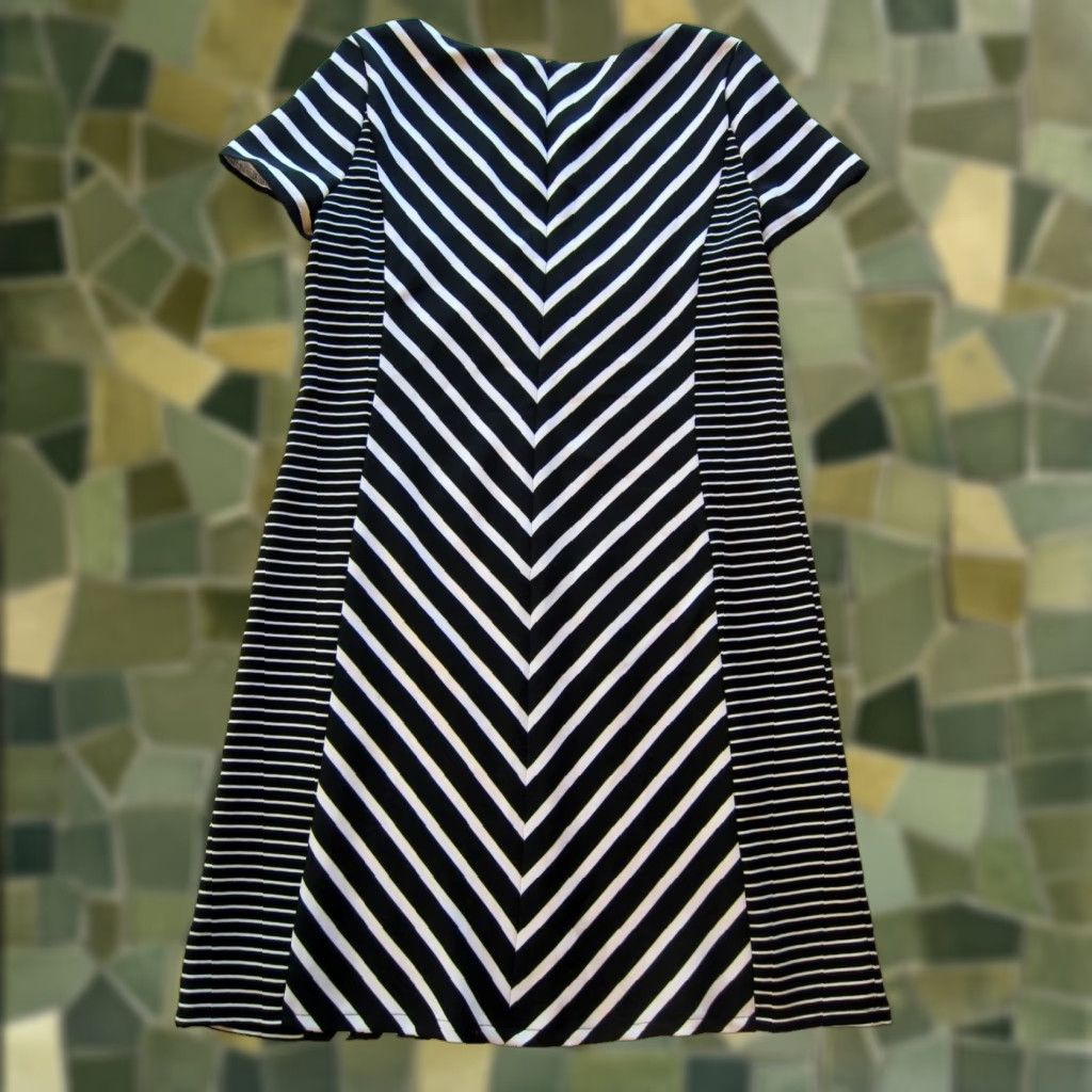 Vintage Gabby Skye Black White Stripe Stretch Short Sleeve Tunic Sheath Shift Dress 8 Size 30" / US 8 / IT 44 - 1 Thumbnail
