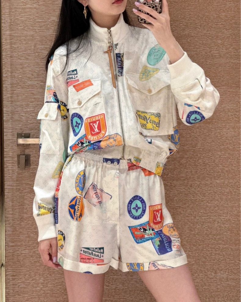 Louis Vuitton Louis Vuitton 25 FW new flower print full medal silk jacke Size XXS / US 00 / IT 34 - 1 Thumbnail