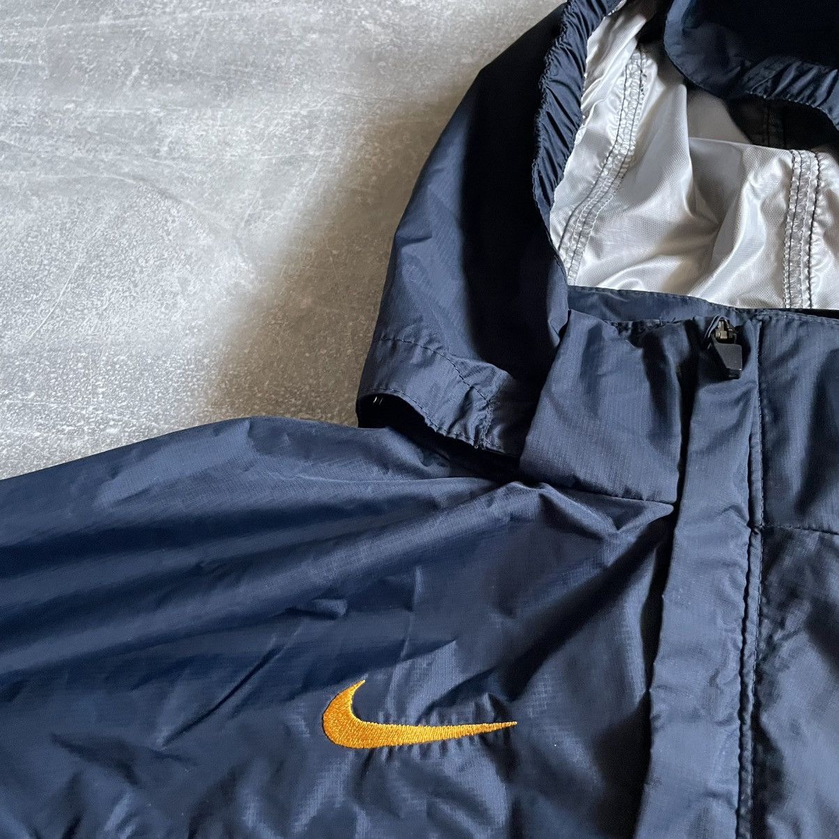 Nike Vintage Nike Arsenal Training Jacket Season zip hooded nylon Size US S / EU 44-46 / 1 - 5 Thumbnail