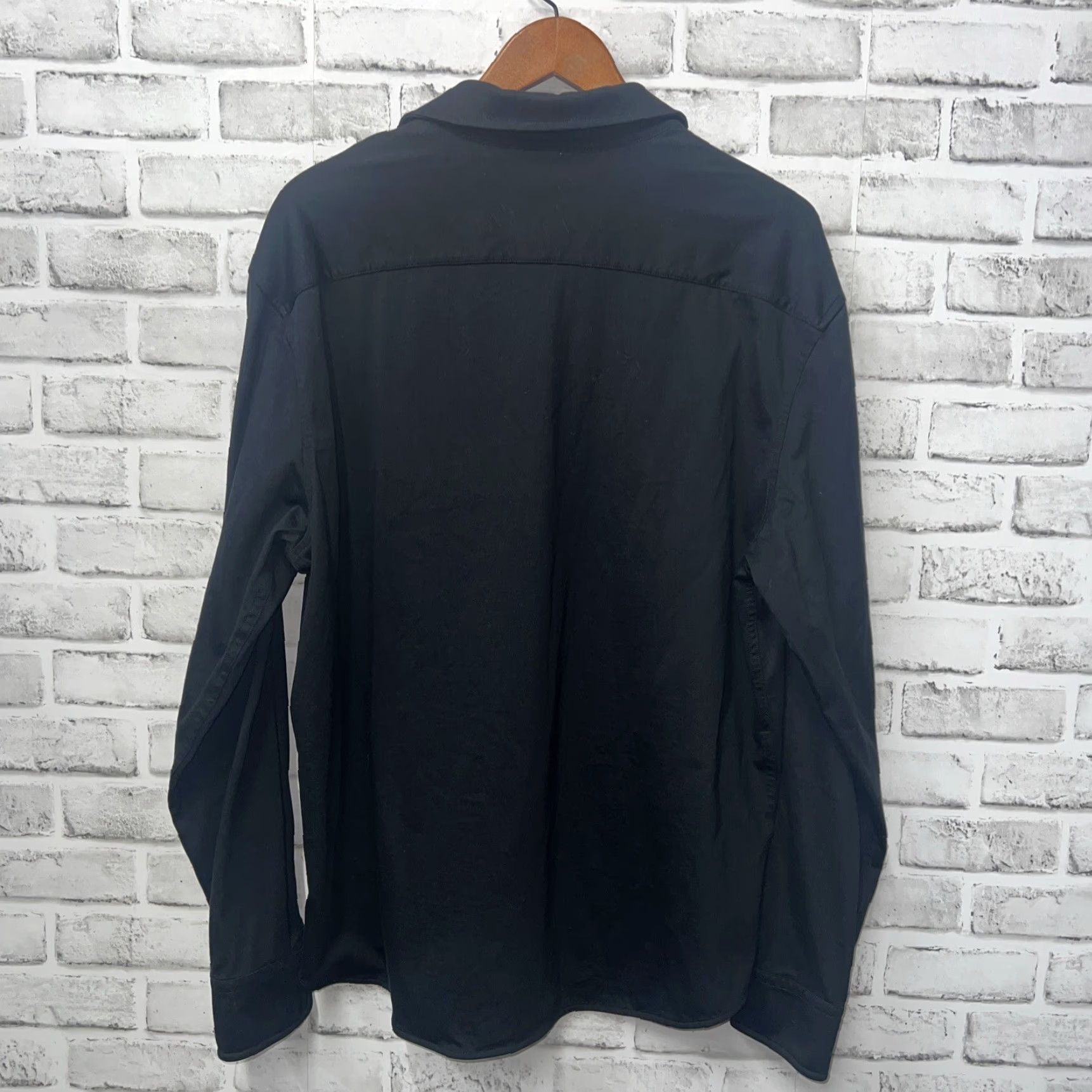 UNTUCKit Untuckit Black Men's XL Button-Up Shirt User: Untuckit Black Men's XL Button-Up Shirt Size US XL / EU 56 / 4 - 4 Thumbnail