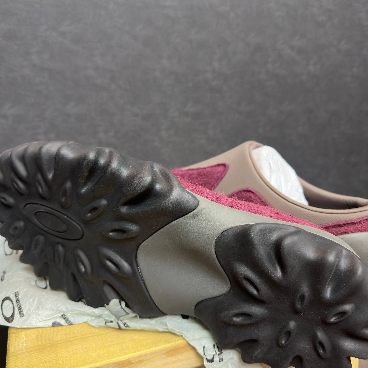 Brain Dead × Oakley Oakley x Brain Dead Chop Saw Mule New Rare Mens 11.5 Size US 11.5 / EU 44-45 - 7 Thumbnail