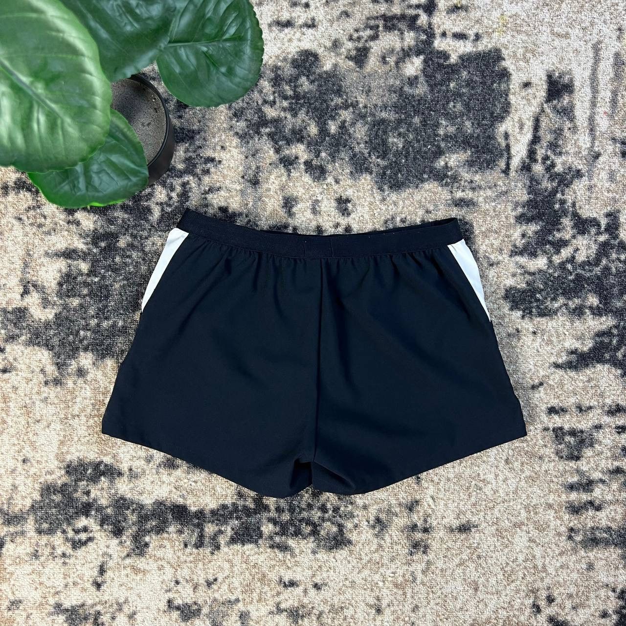 Fila Fila White Line Vintage Y2K Mini Logo Tennis Shorts Size US 34 / EU 50 - 2 Thumbnail
