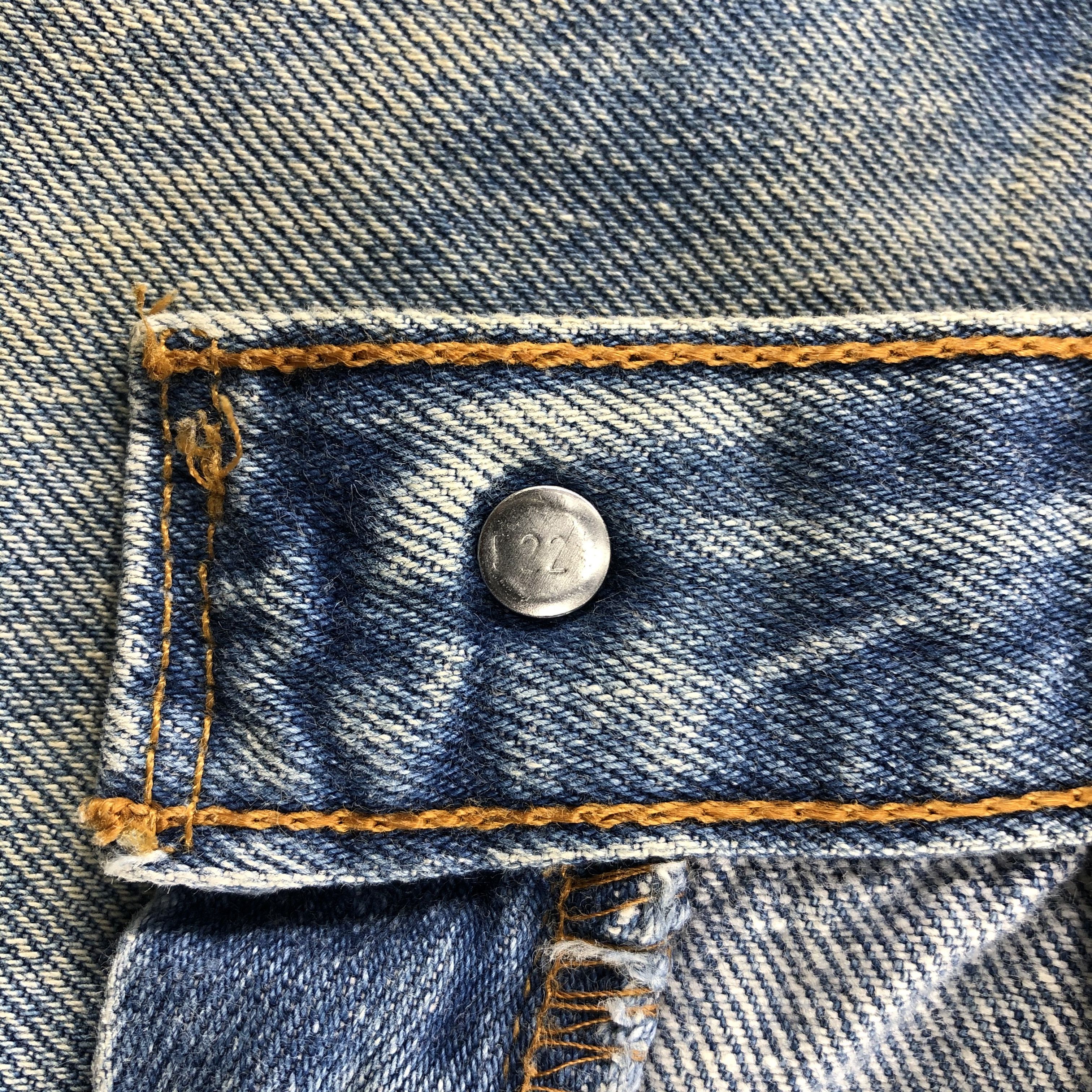 Levi's Vintage 90s Light Wash Levis 501 Jeans-J1451 Size US 28 / EU 44 - 9 Thumbnail