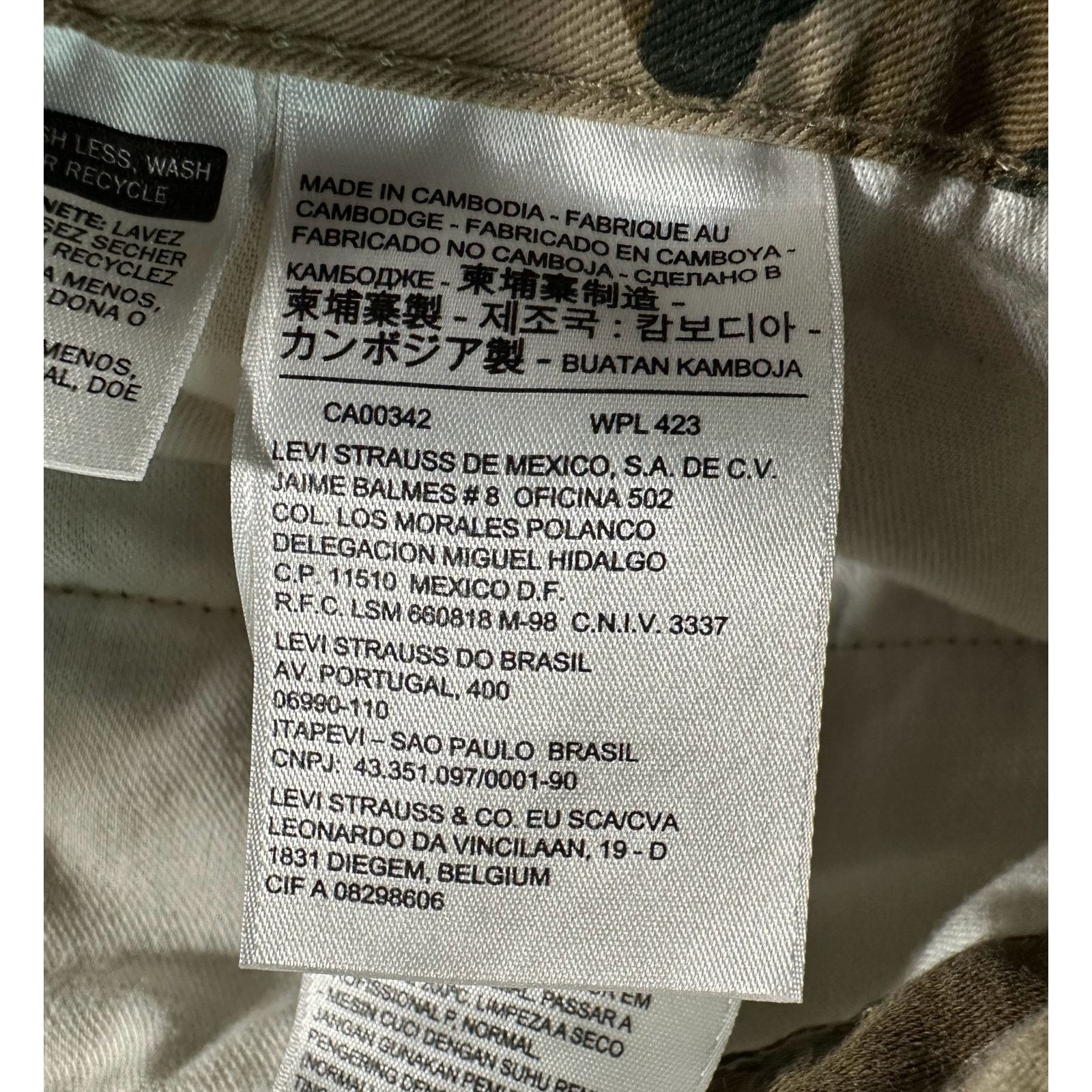 Levi's Levi's Strauss & Co Camo Cargo Shorts Men's Size 34 Secure Size US 34 / EU 50 - 8 Thumbnail