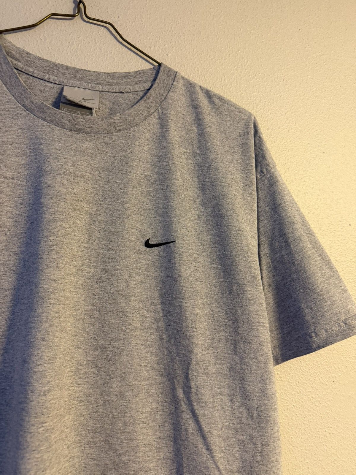 Nike vtg y2k nike small chest swoosh logo shirt xl Size US XL / EU 56 / 4 - 2 Thumbnail