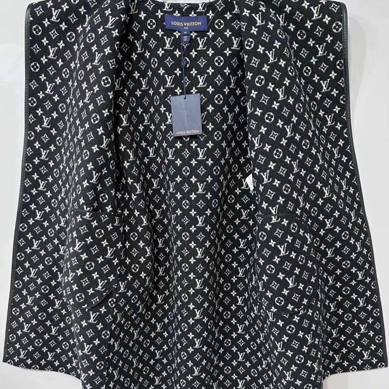 Louis Vuitton Louis Vuitton short sleeves Size US L / EU 52-54 / 3 - 7 Thumbnail