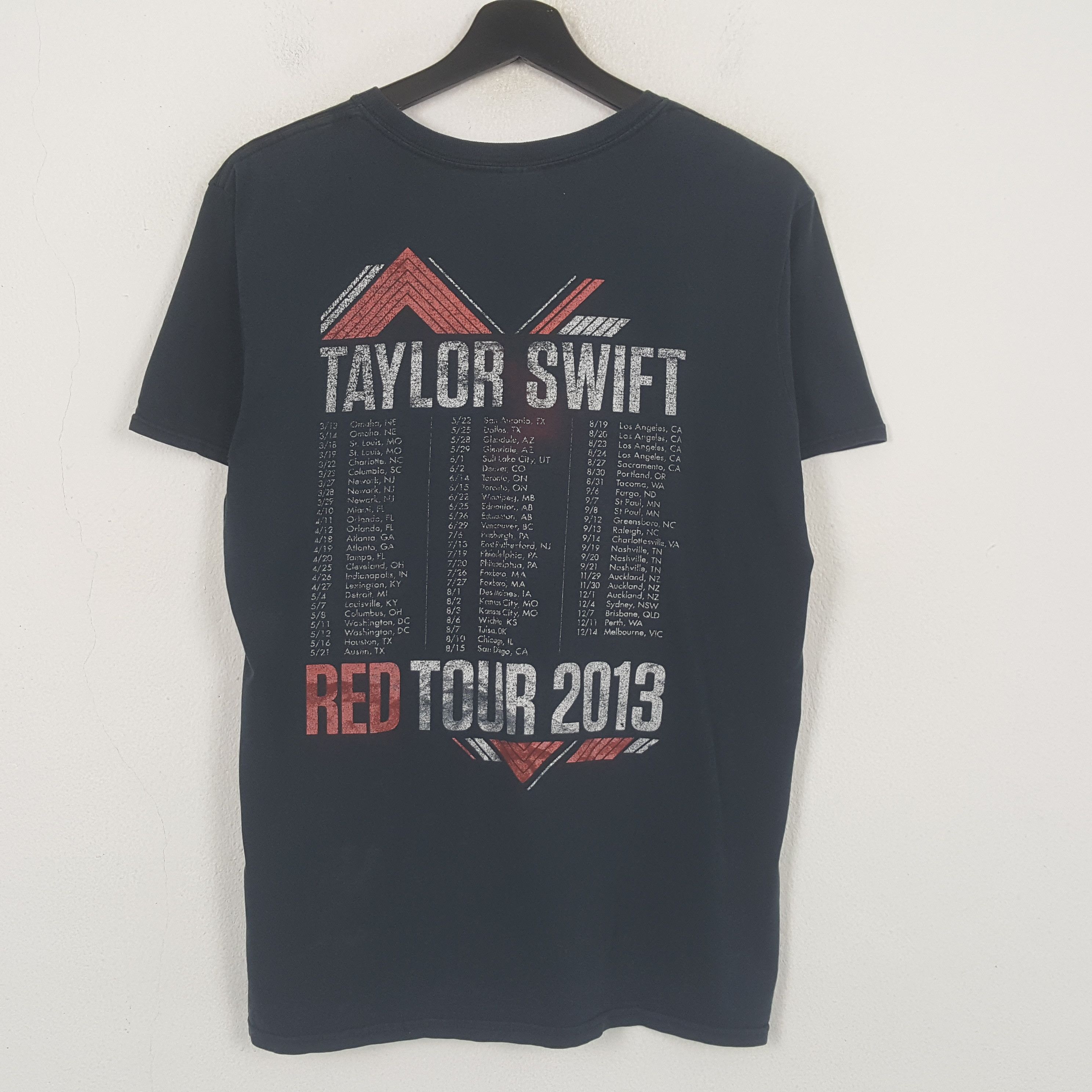 Band Tees Taylor Swift Singer Music Red Tour Tshirt C294N31 Size US M / EU 48-50 / 2 - 3 Thumbnail