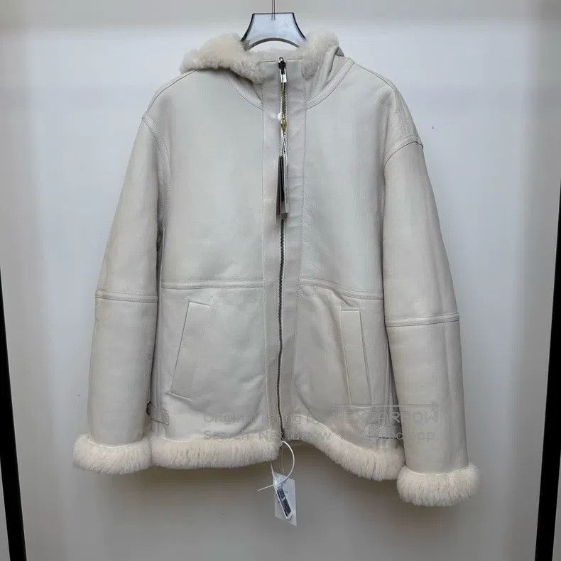 Loro Piana Loro Piana White reversible fur and leather combination co Size XS / US 0-2 / IT 36-38 - 1 Thumbnail