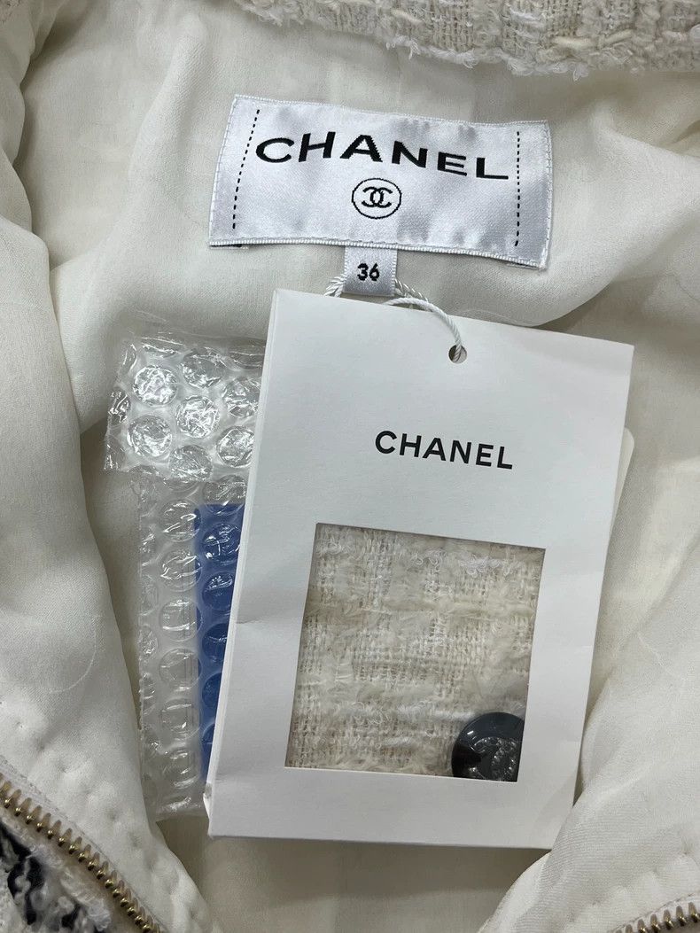 Chanel chanel White and black rolled-edged diamond-button jacket Size XS / US 0-2 / IT 36-38 - 4 Thumbnail