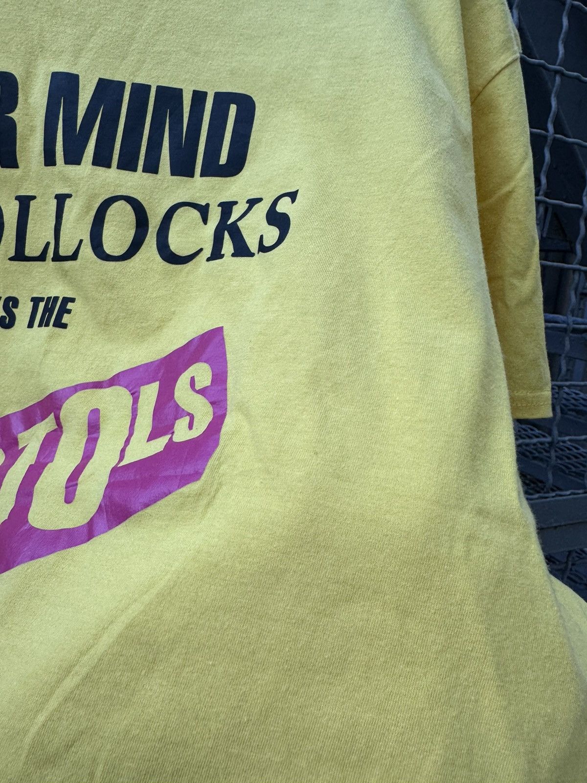Band Tees Sex Pistols Never Mind The Bollocks T Shirt y2k Size US XL / EU 56 / 4 - 10 Thumbnail