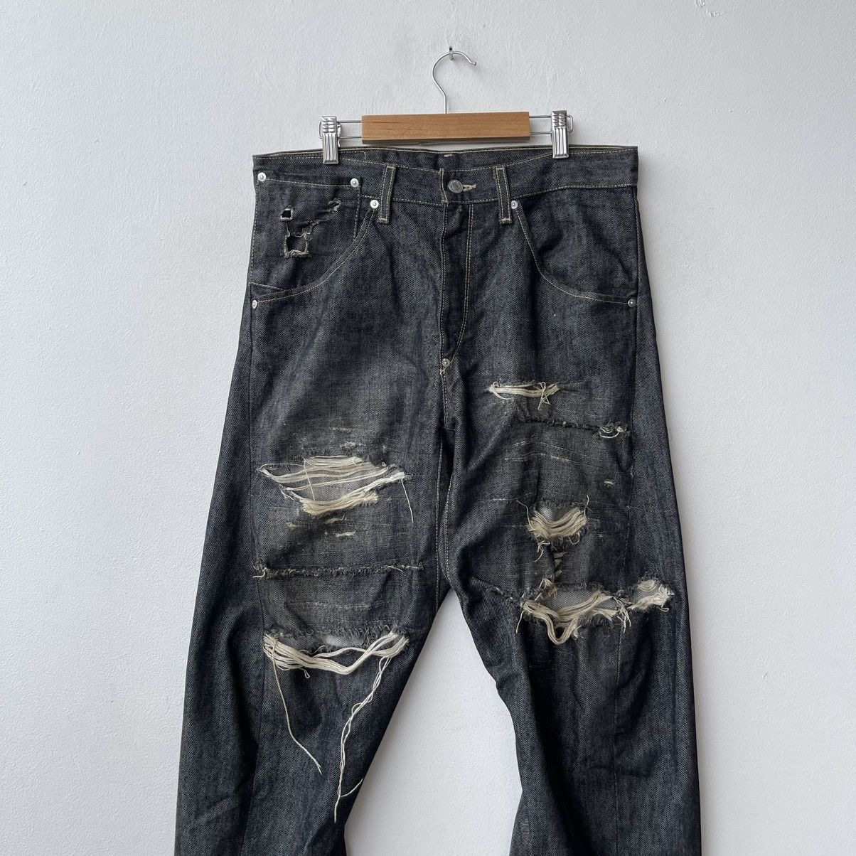 Levi's Thrashed Levi’s Engineered 3D Painted "Money" Denim Jeans Size US 30 / EU 46 - 3 Thumbnail