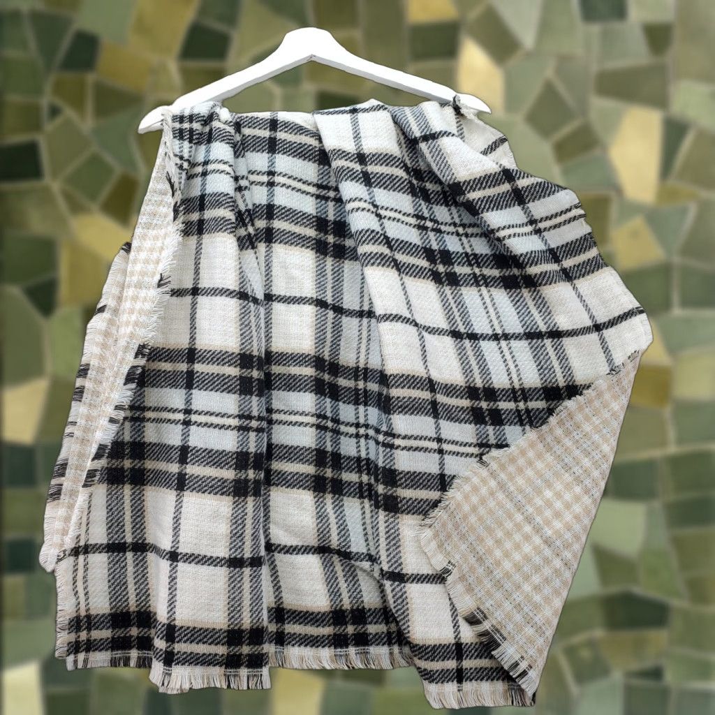 Apt. 9 Apt. 9 Neutral Plaid Reversible Blanket Scarf Beige Black WAP94SC09 NWT O/S Size ONE SIZE - 1 Thumbnail