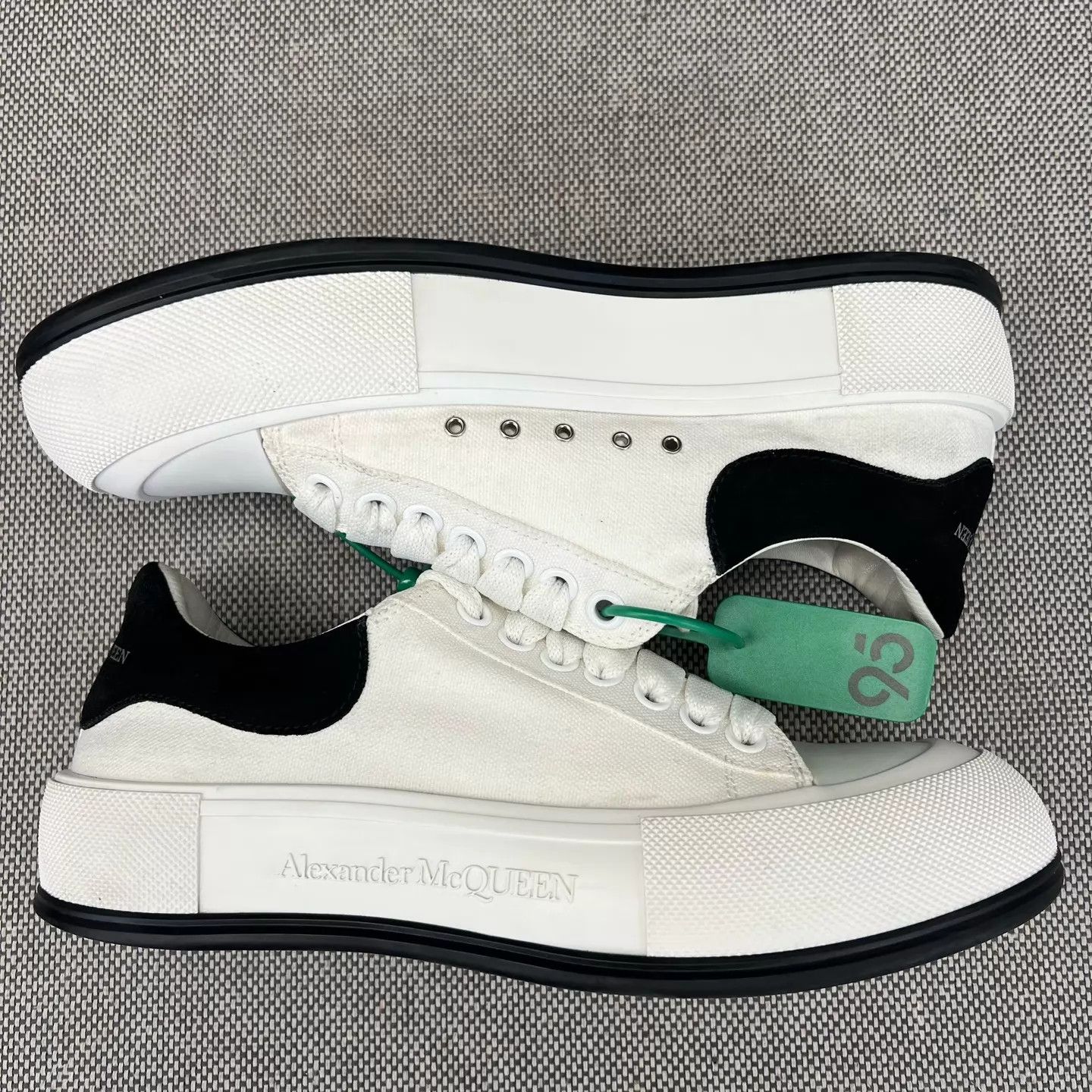 Alexander McQueen Alexander McQueen Deck White & Black 41.5 Size US 8.5 / EU 41-42 - 2 Thumbnail