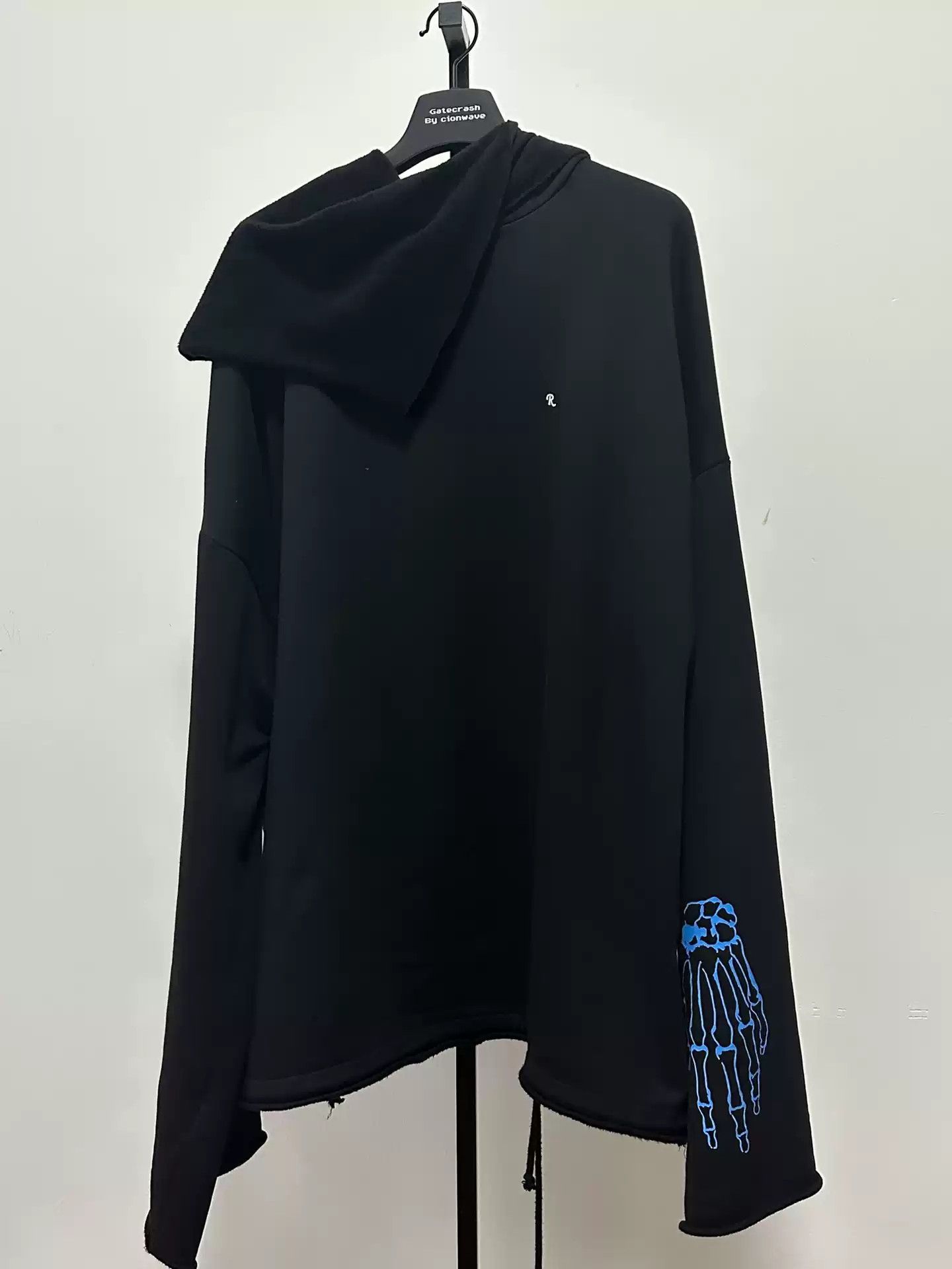 Raf Simons Raf Simons 21AW giant sleeve ghost hand triangle neck mask sweater Size US S / EU 44-46 / 1 - 1 Thumbnail