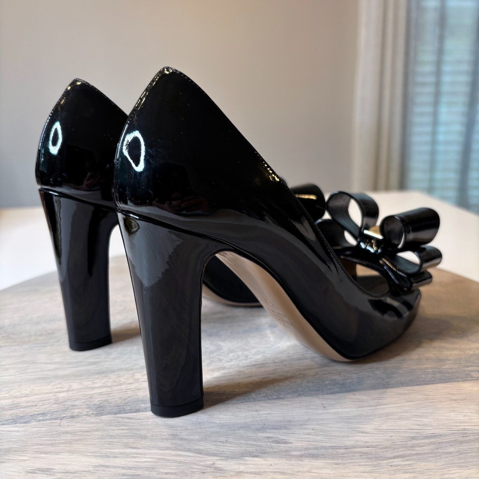 Valentino Valentino Garavani Patent Leather Bow Pumps 37.5 US 7.5 Size US 7.5 / IT 37.5 - 6 Thumbnail