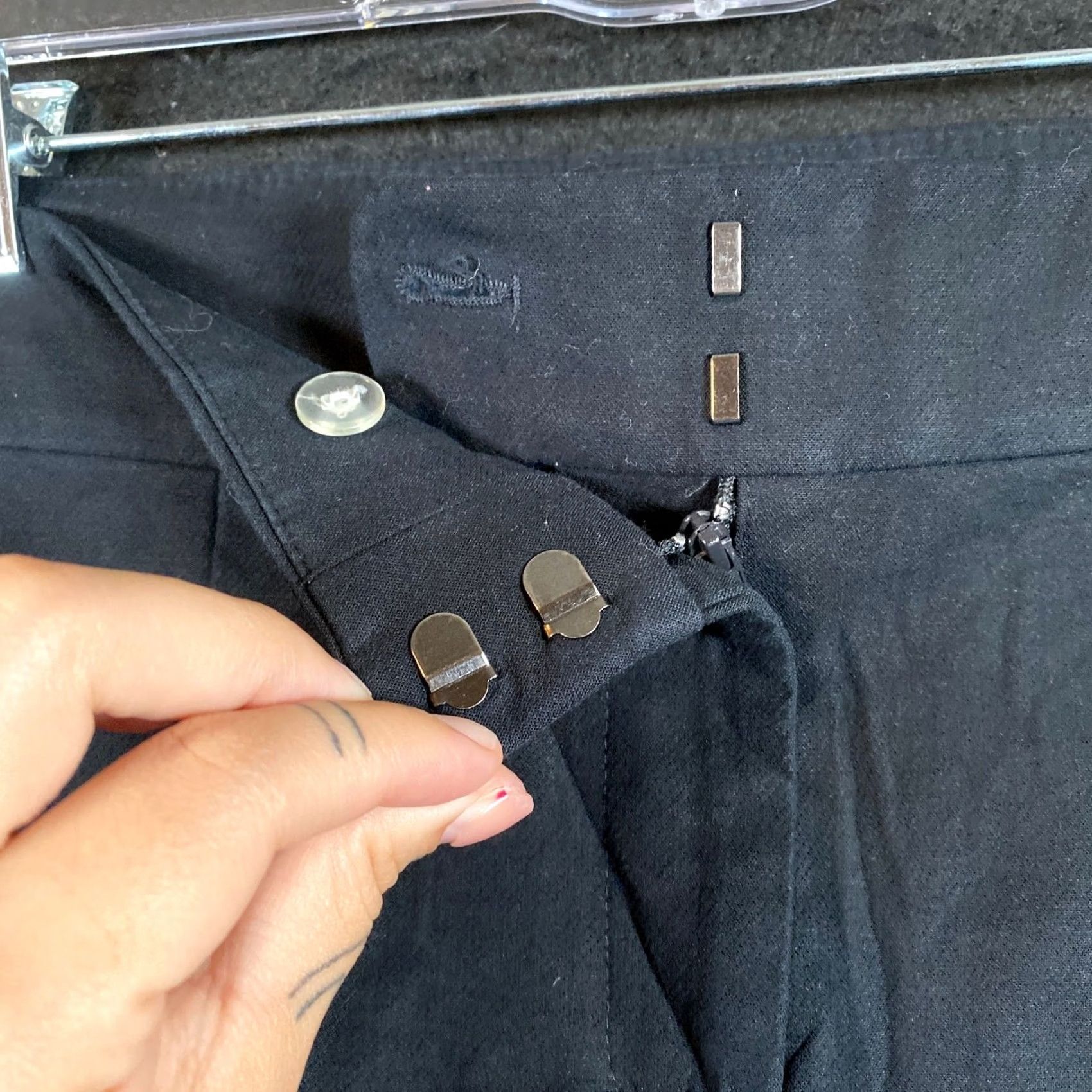 Ann Taylor Ann Taylor Factory Womens Pants Black Capri Cropped Mid Rise Stretch 8 Size 24" / US 00 / IT 34 - 4 Thumbnail