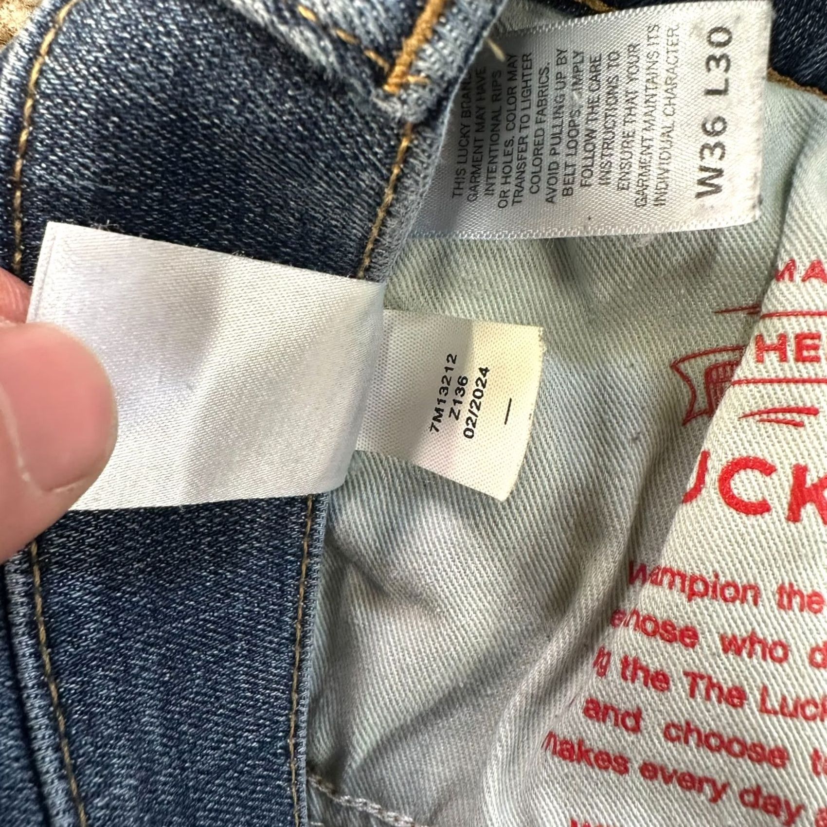 Lucky Brand Lucky Brand 363 Jeans Mens 36x30 Blue Denim Straight 5-Pocket Regular Rise Mid Vintage: No (adjusted for clarity) Size US 36 / EU 52 - 7 Thumbnail
