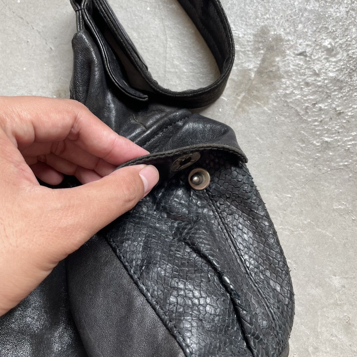 Japanese Brand RIRI ZIPPER 🇮🇹 leather sling bag messenger bag Size ONE SIZE - 8 Thumbnail