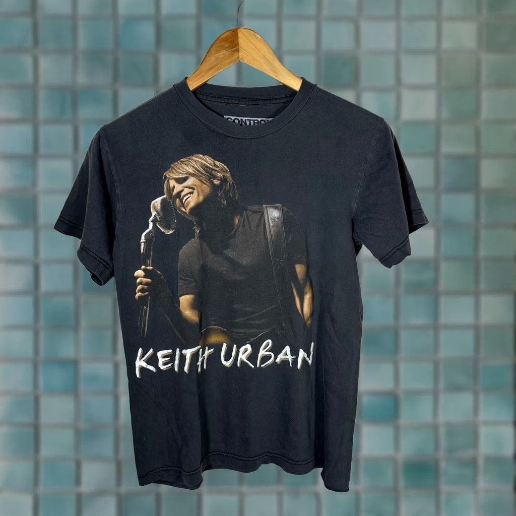 Vintage VINTAGE Keith Urban 2009 World Tour Graphic T-Shirt Faded Black Small Shirt Womens Short Sleeve Crew Neck Concert Merch 2000s Music Size S / US 4 / IT 40 - 1 Thumbnail
