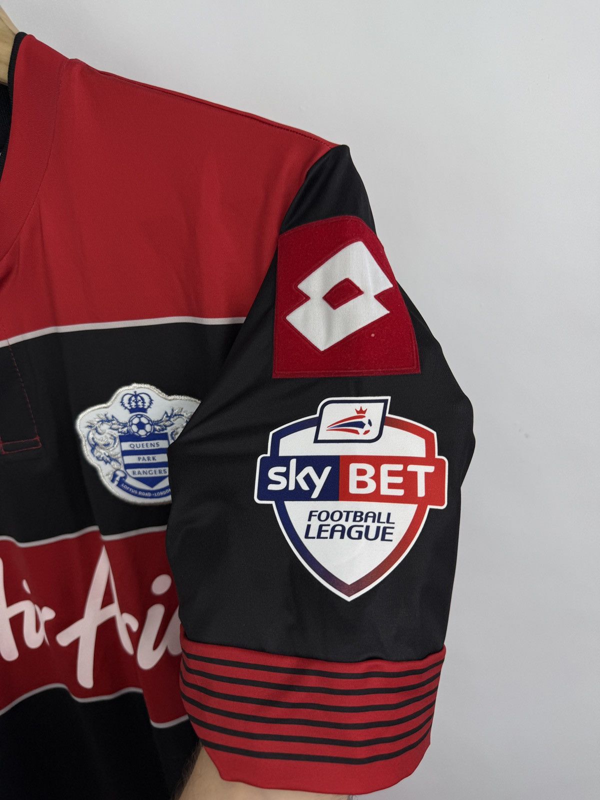 Lotto Sport 🏴󠁧󠁢󠁥󠁮󠁧󠁿 Lotto Queens Park Rangers Petrasso Soccer Jersey Rare Y2K Size US M / EU 48-50 / 2 - 7 Thumbnail